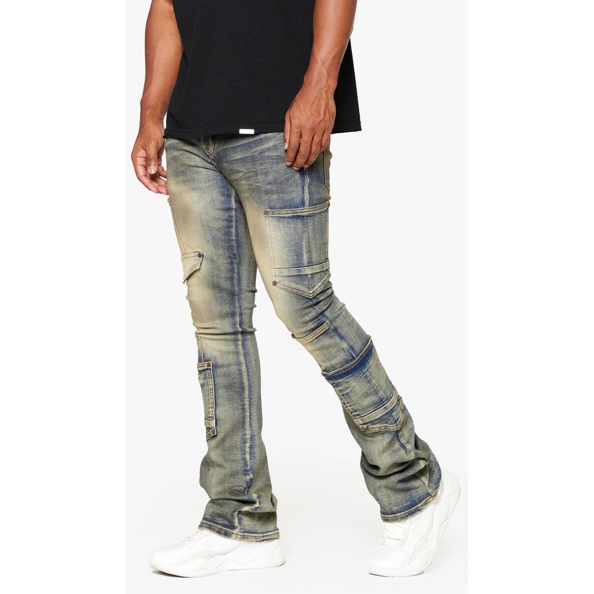Stacked flare denim by Valabasas Pocros in a casual street style outfit