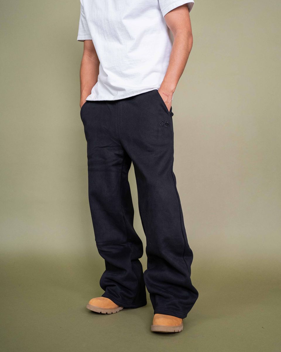 Model wearing EPTM Perfect Baggy Fleece Pants is 6’ and wears size M