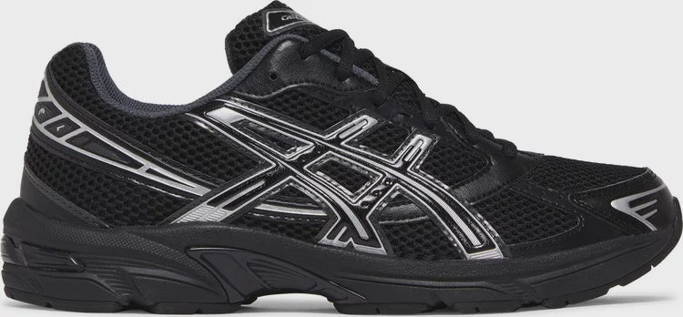 ASICS Gel-1130 running shoe in black and pure silver, designed for performance and style