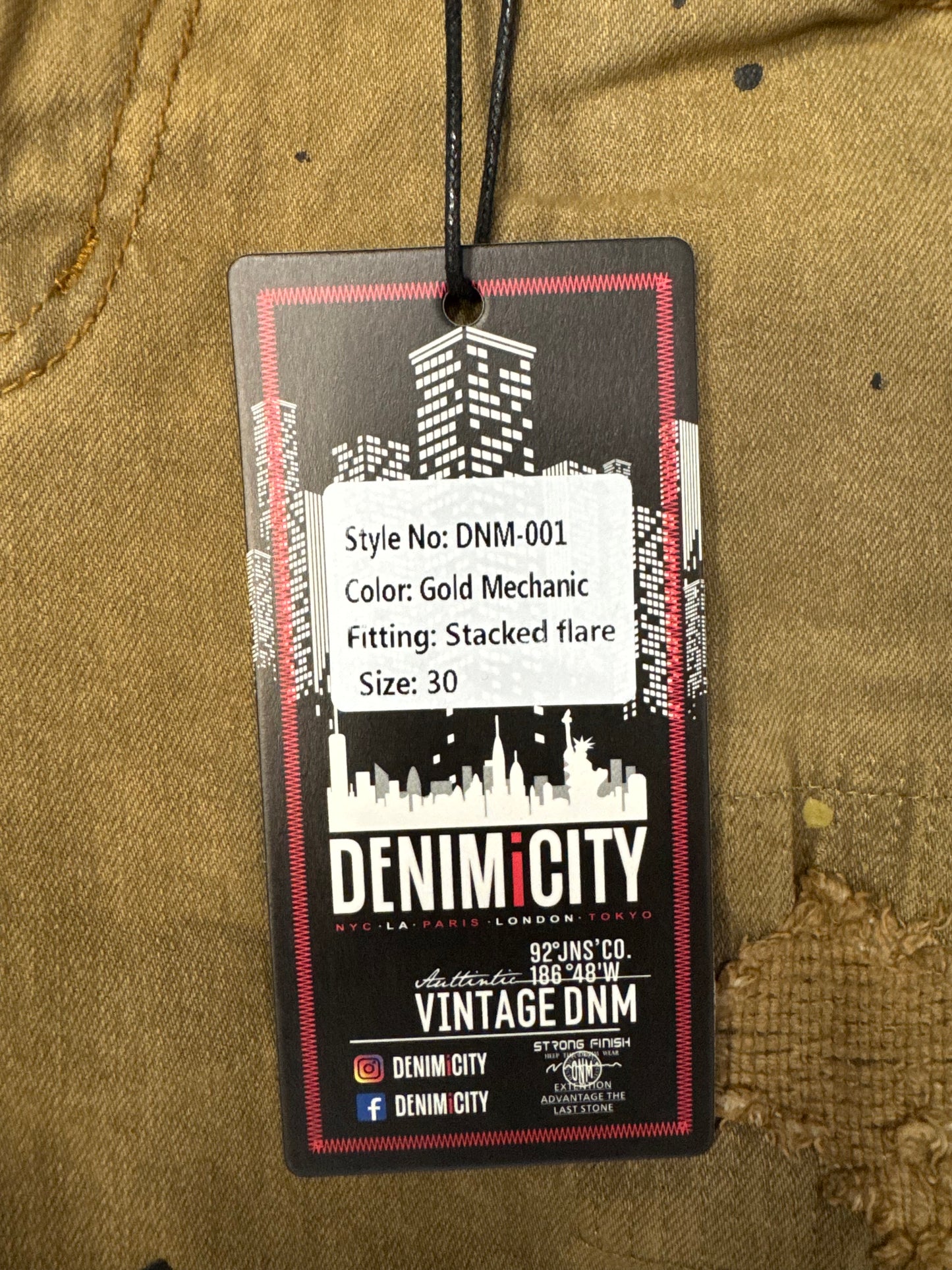 Close-up of the distressed knee rip detail on DNM-001GOLDMECHANIC denim