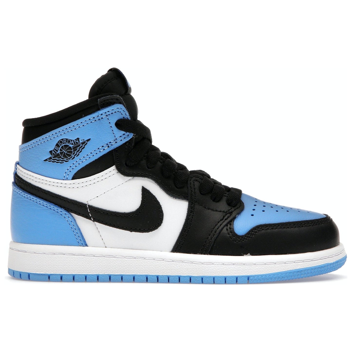 Close-up image of the Jordan 1 Retro High OG - UNC Toe (PS) (FD1412-400), a classic and stylish kids' sneaker in University Blue and White colorway with a premium leather upper and iconic Air Jordan branding