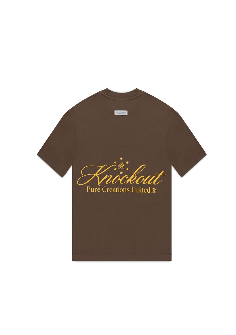 Full-length shot displaying the stylish and comfortable oversized fit of the T-shirt