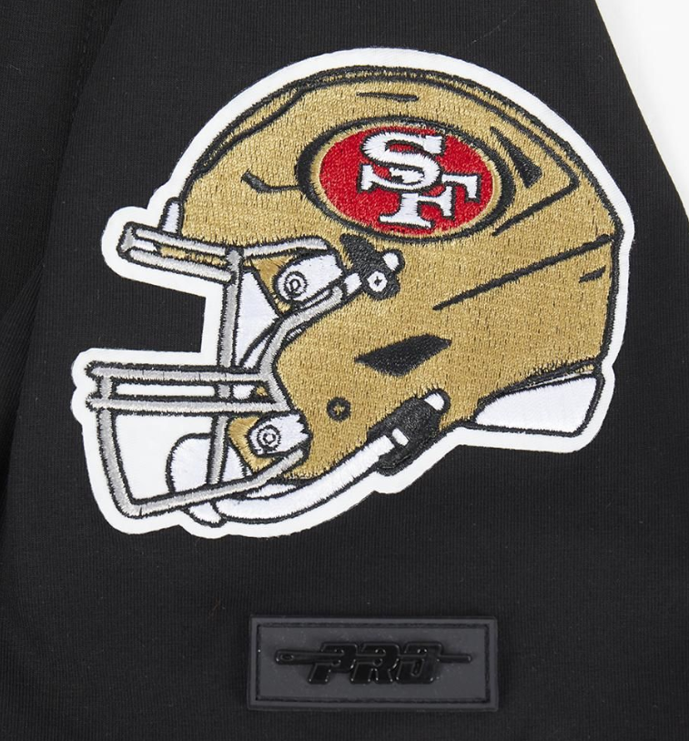 Detail of the neck and sleeve design elements on the black Pro Standard San Francisco 49ers T-shirt