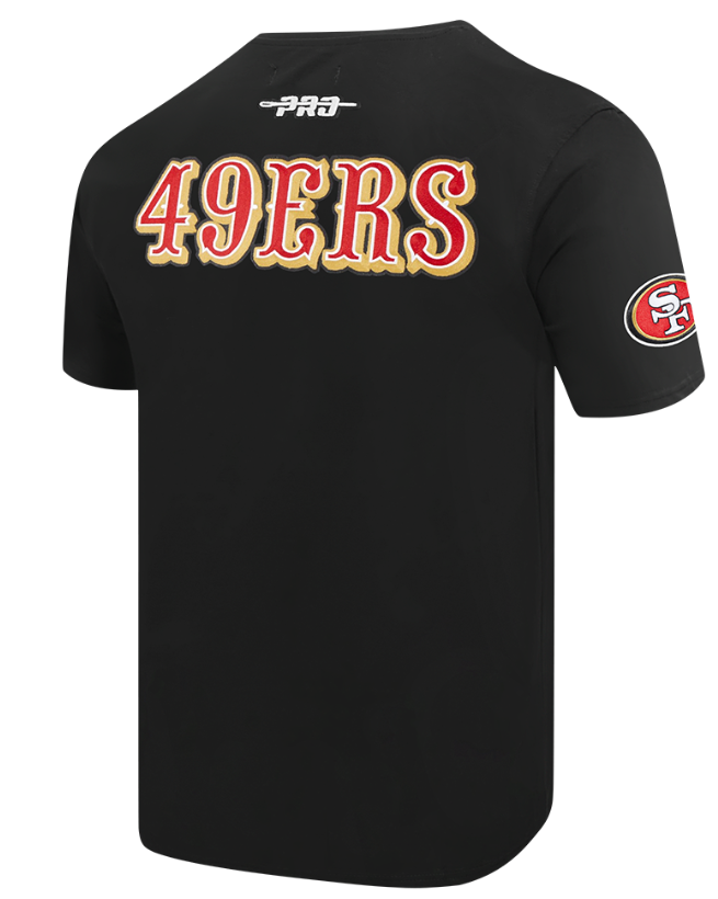 Side angle displaying the comfortable fit and detailed graphics on the black 49ers City Ransom Tee