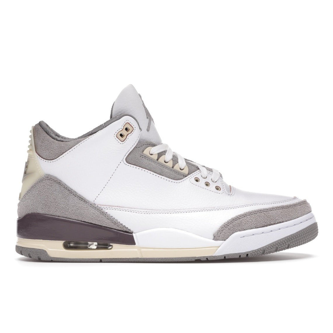 Stylish and timeless, the Jordan 3 Retro - A Ma Maniére (W) women's sneaker in a sleek design with premium materials and classic colorway