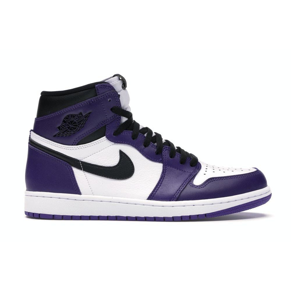 Close-up of the Jordan 1 Retro High - Court Purple/White sneakers with product code 555088-500, featuring a stylish and sleek design perfect for casual and athletic wear