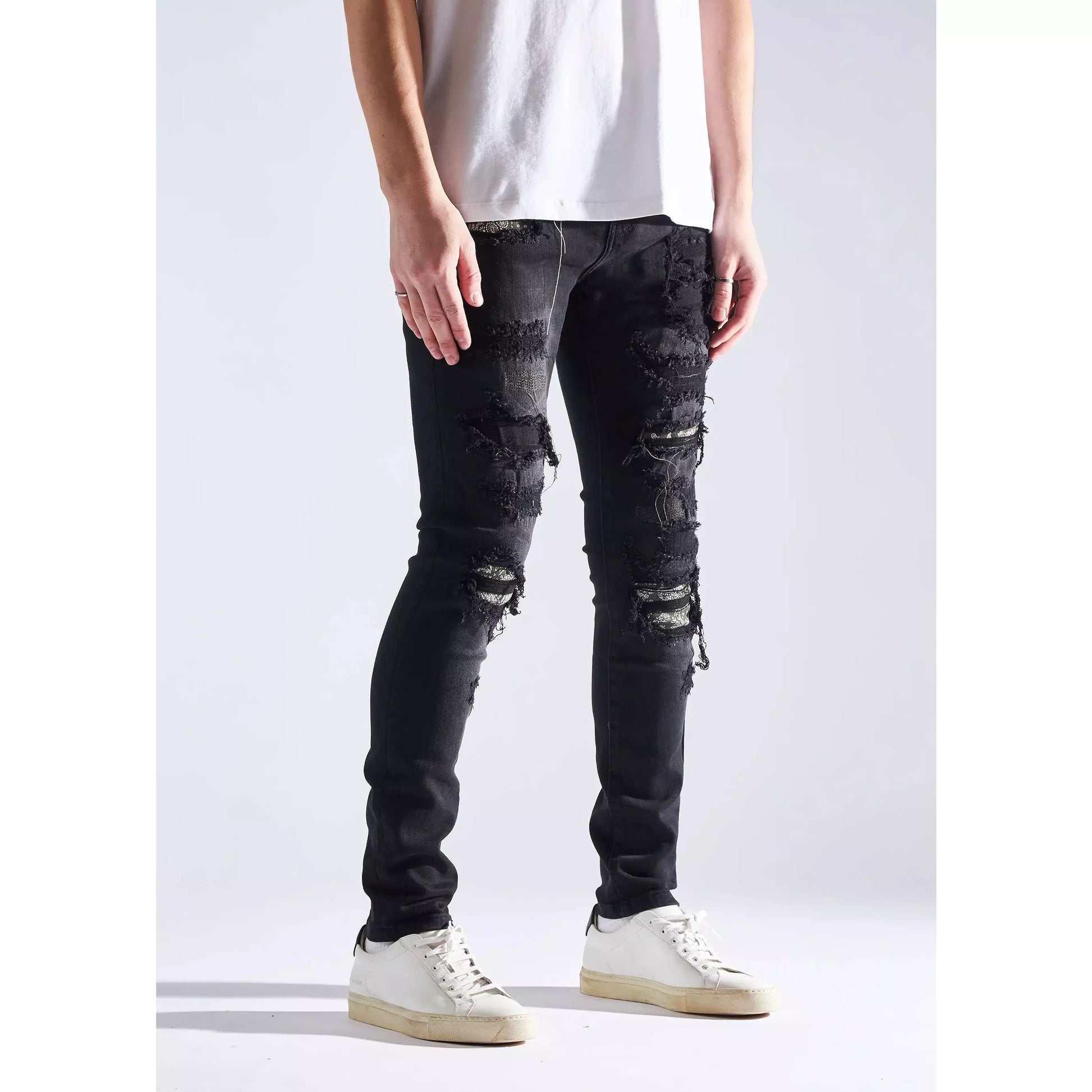EMBHOL21-1-26 jeans featuring a trendy ripped style and black denim fabric