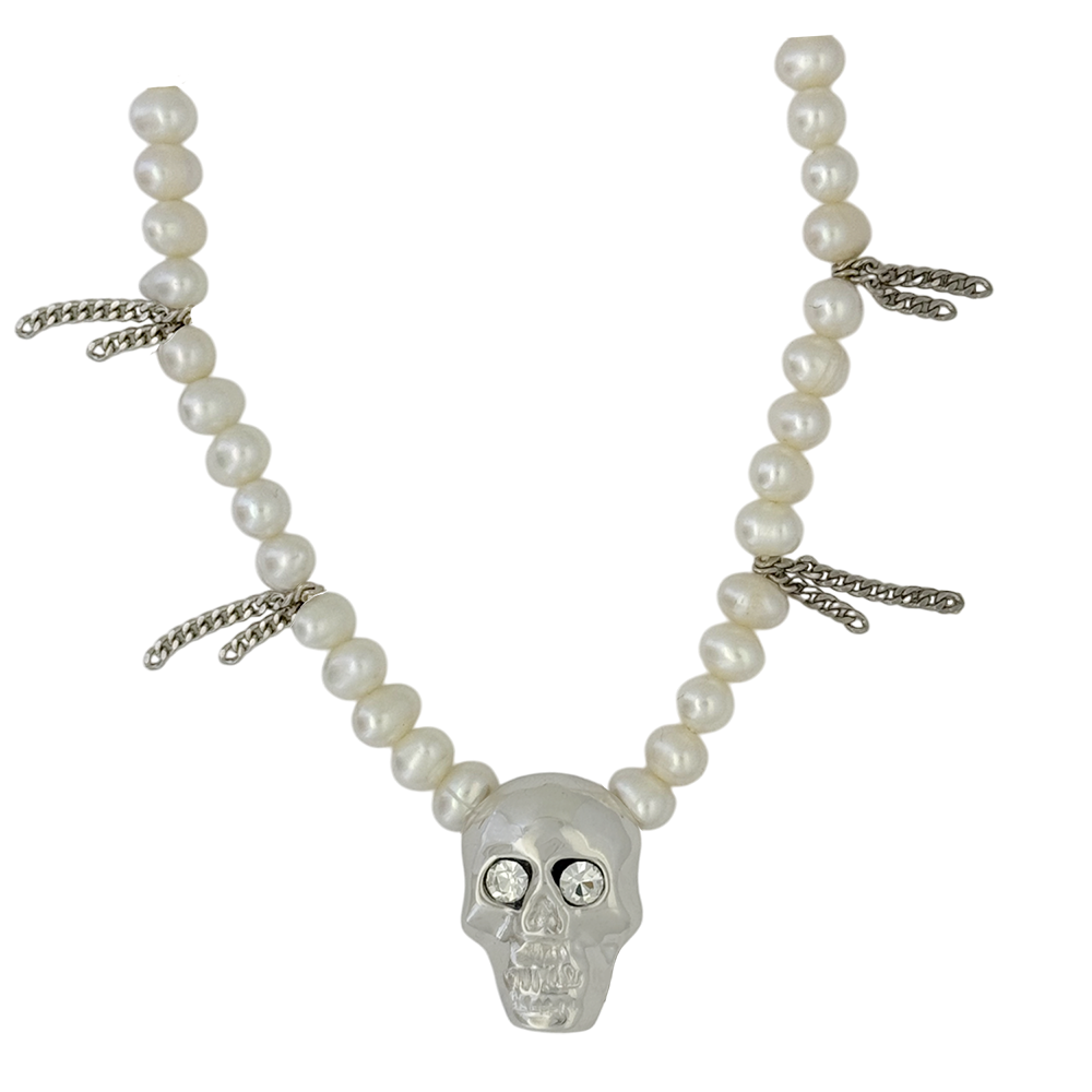 Fashionable silver necklace with skull and pearl detail in clear color