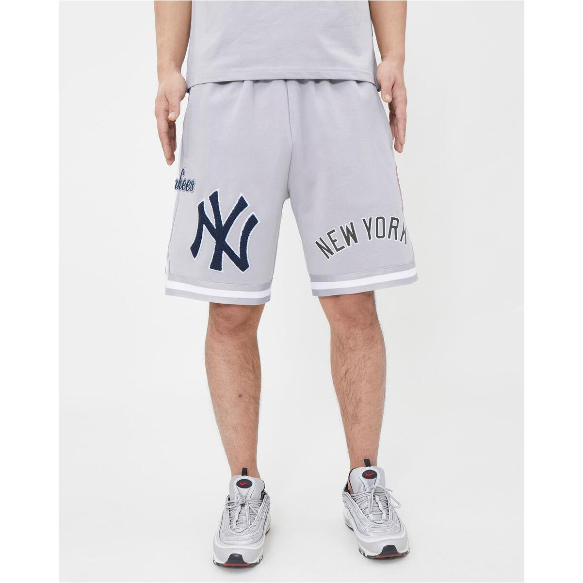 Pro Standard New York Yankees Logo Pro Team Grey Shorts