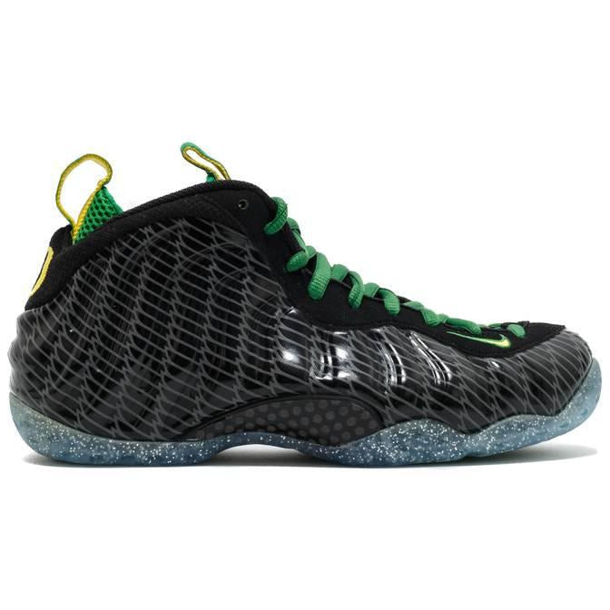 Nike Foamposite One - Oregon Ducks basketball sneakers in green and yellow colorway with duck logo on the heel counter