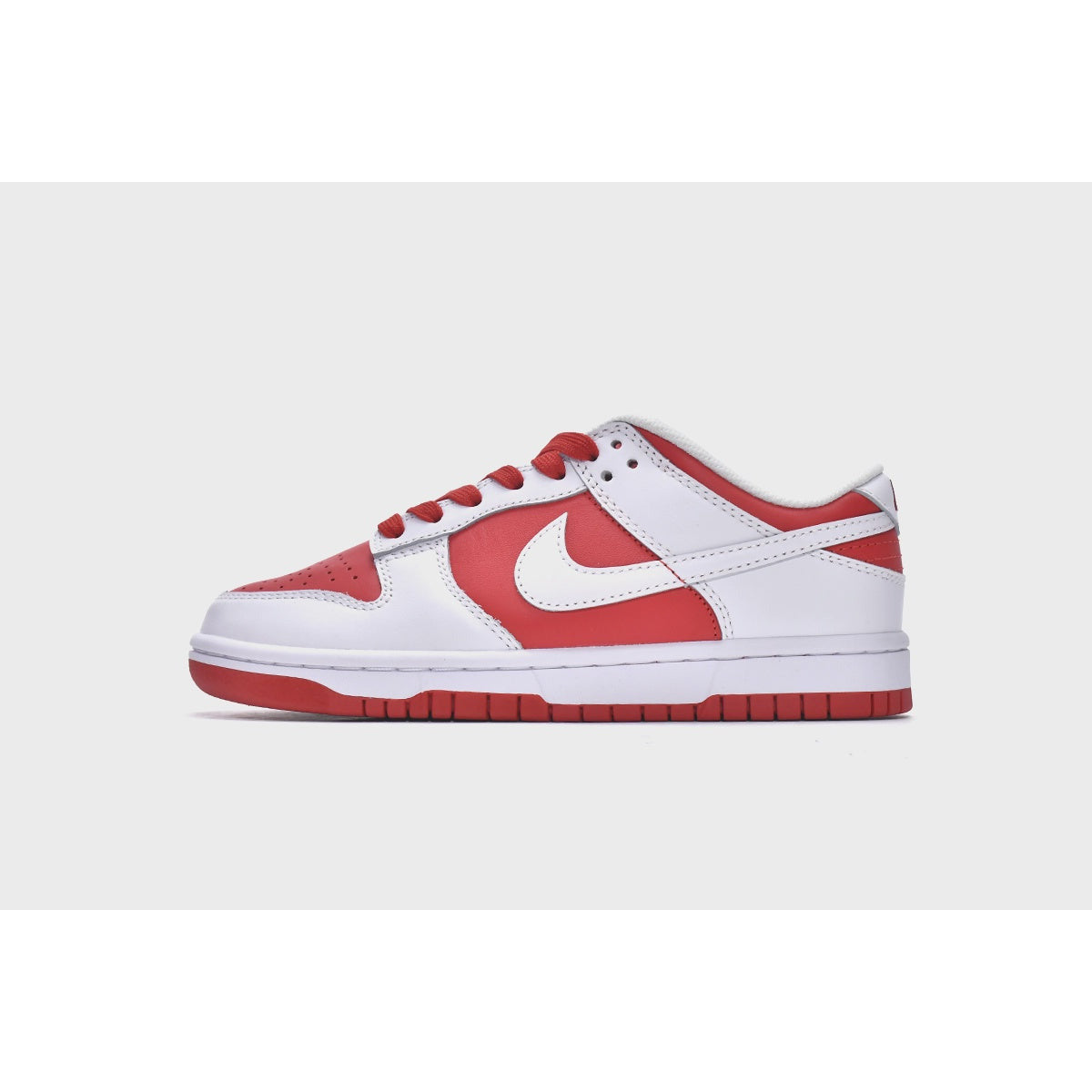 Nike Dunk Low Championship Red 2021 GS CW1590-600, a stylish and iconic basketball shoe for juniors